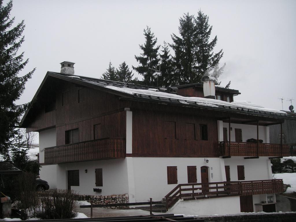 Ca' Dello Scoiattolo Daire Cortina dʼAmpezzo Oda fotoğraf